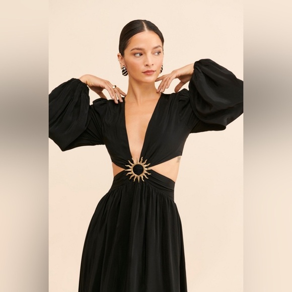 Cutout Plunging Maxi Dress
Farm Rio - Picture 4 of 14